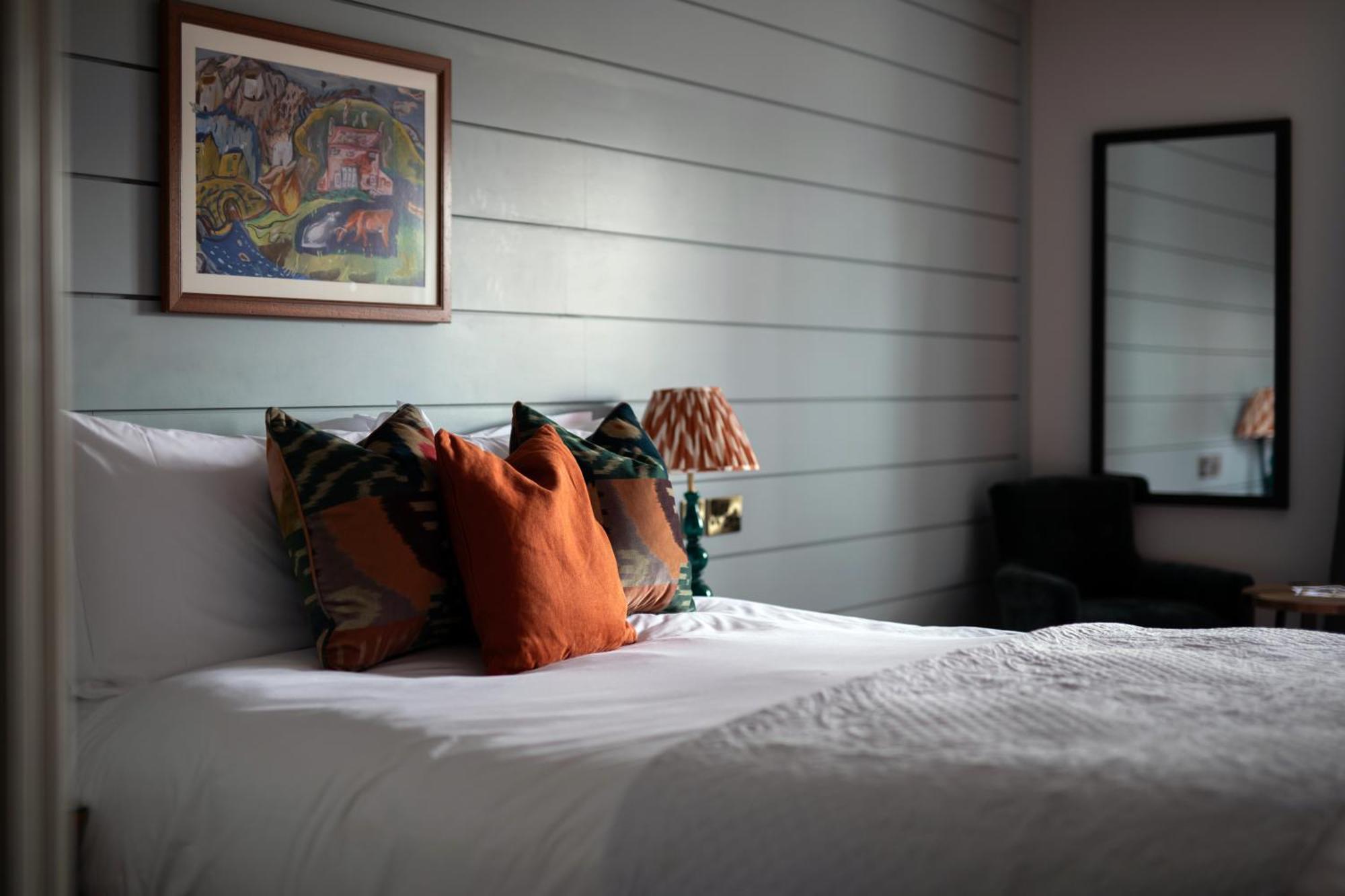 The Bridge Hotel Чертси Экстерьер фото